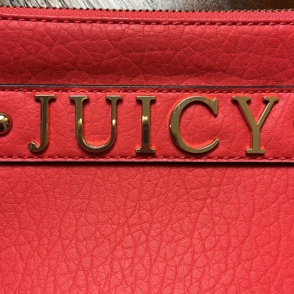 NWOT JUICY COUTURE CORAL VEGAN LEATHER WRISTLET - Picture 4 of 12